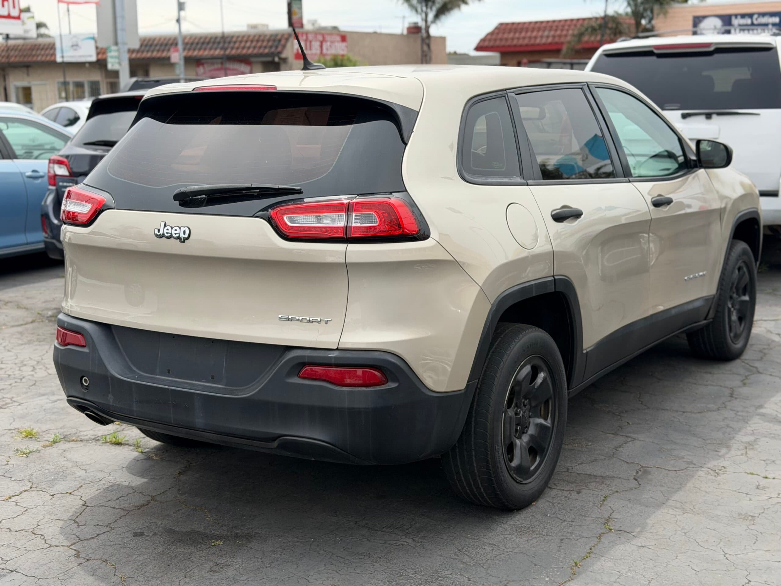 2015 Jeep Cherokee Sport thumbnail 4