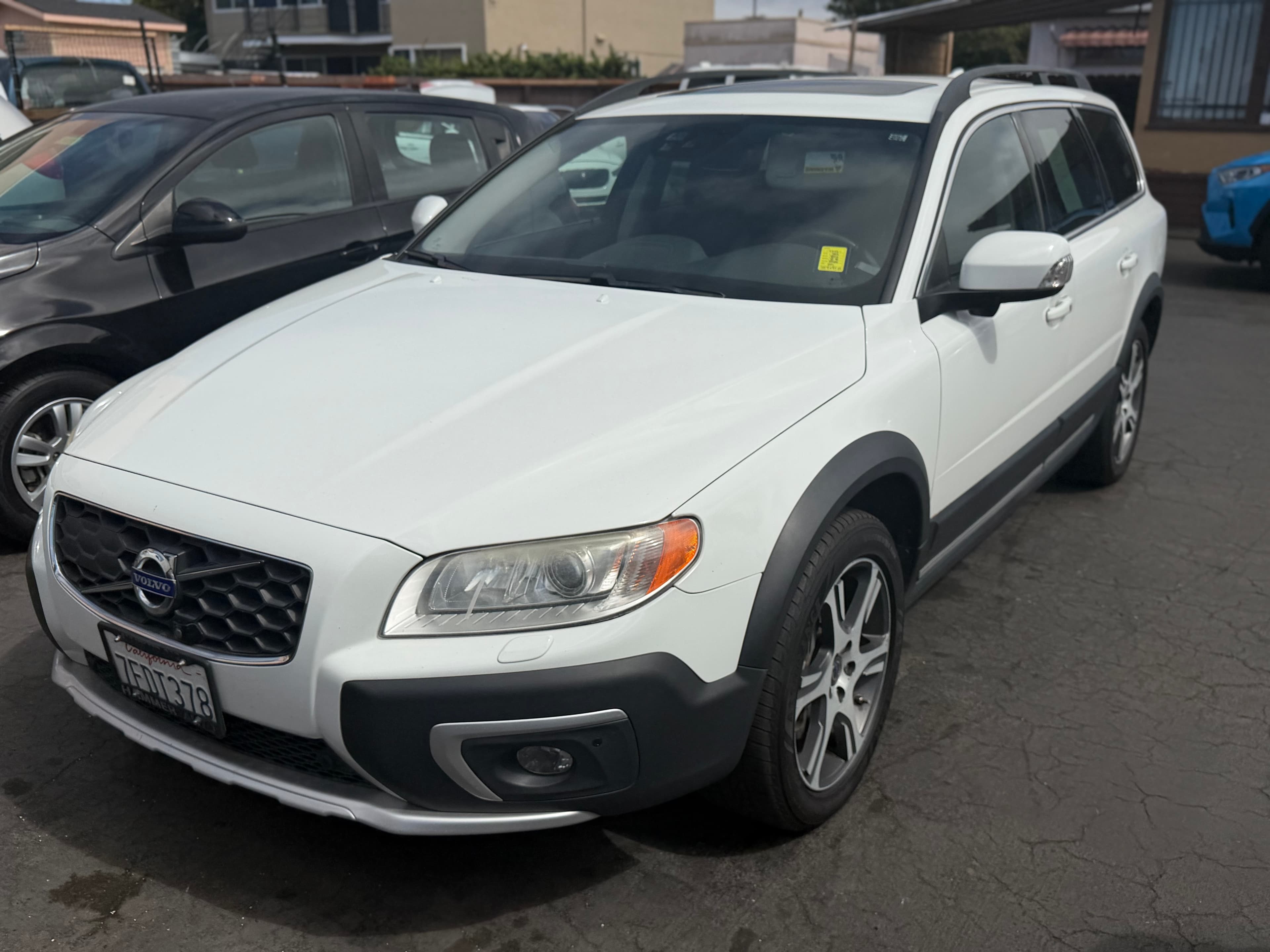 2015 Volvo XC70 T6 Platinum thumbnail 2