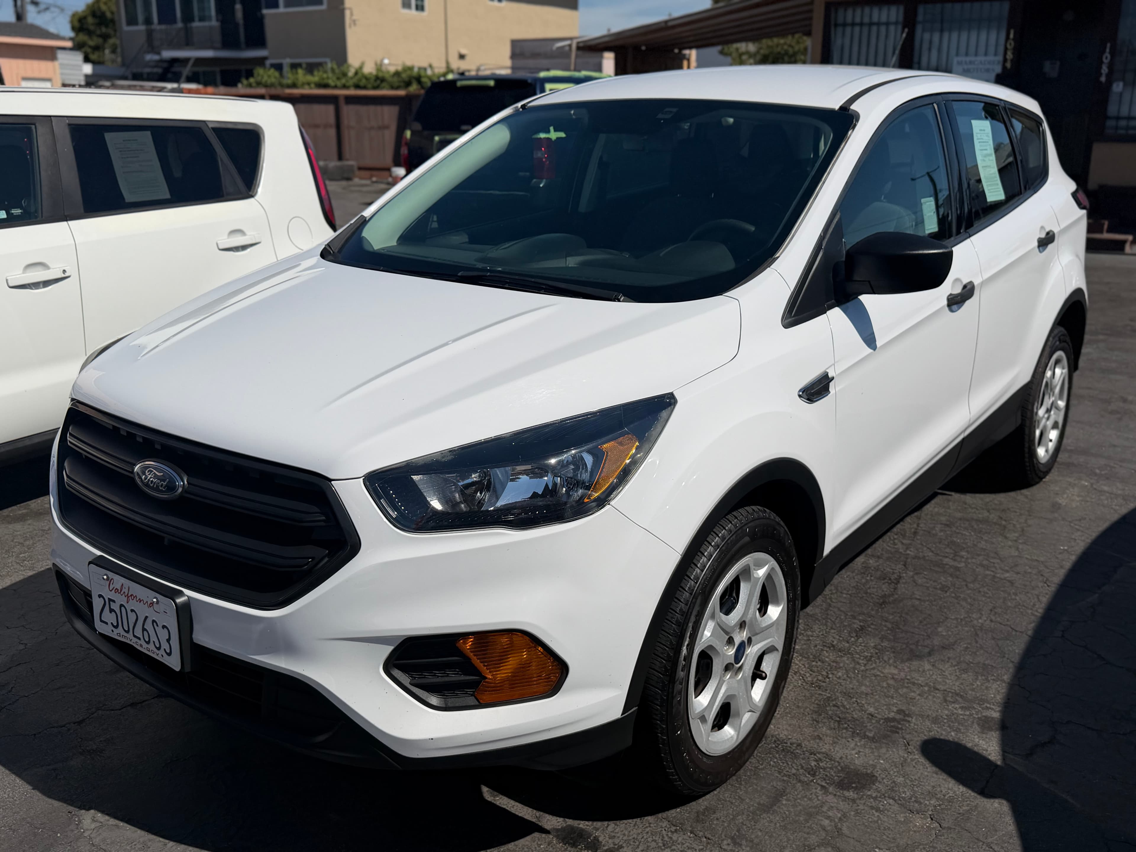 2018 Ford ESCAPE S thumbnail 2