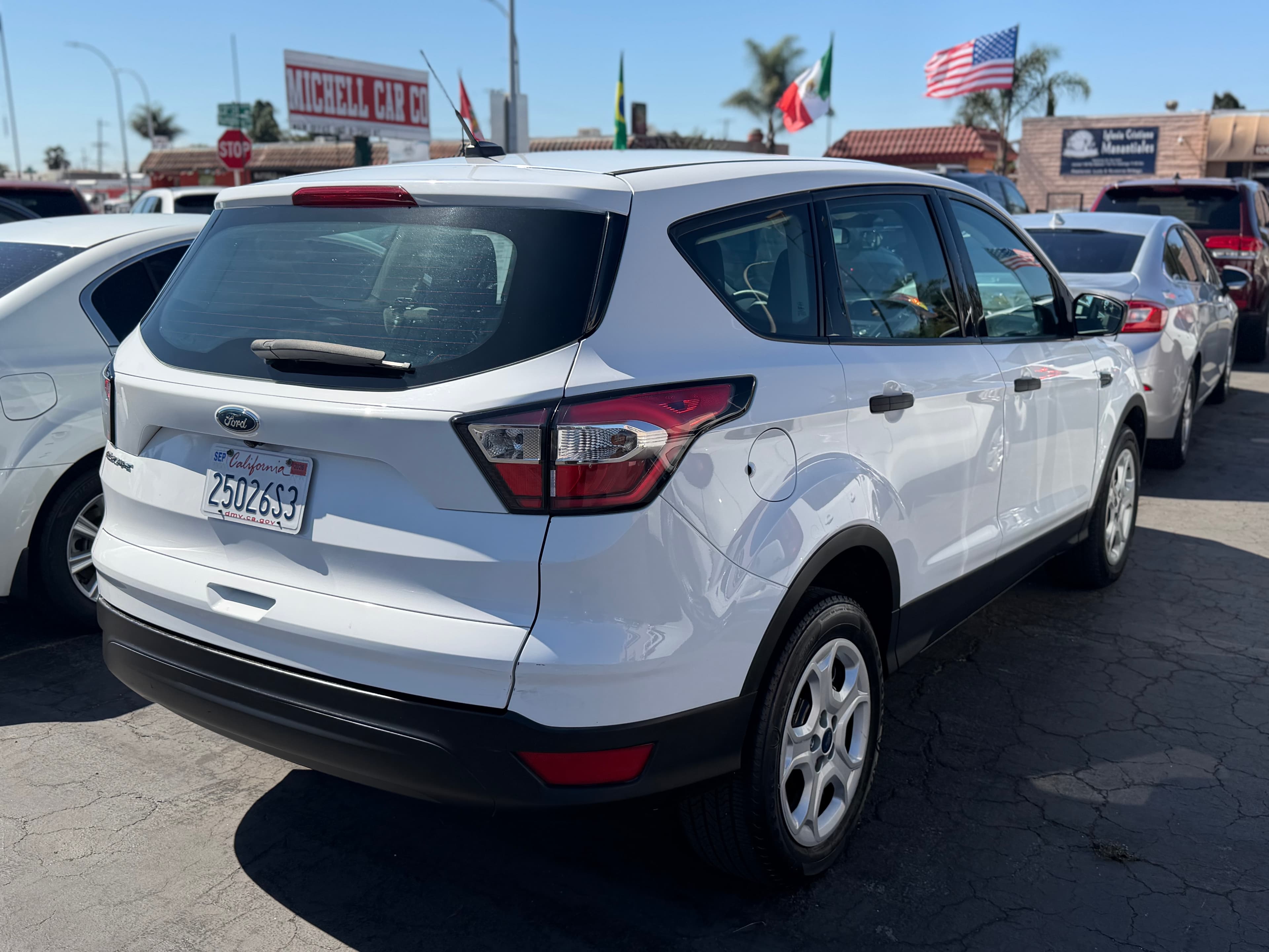 2018 Ford ESCAPE S thumbnail 3